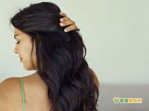 如何使頭髮烏黑亮麗？中醫師建議食療方