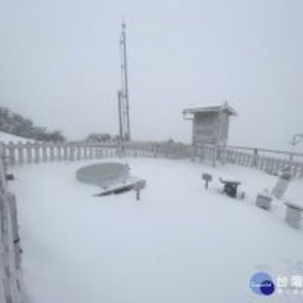 玉山降四月雪　積雪14.5公分