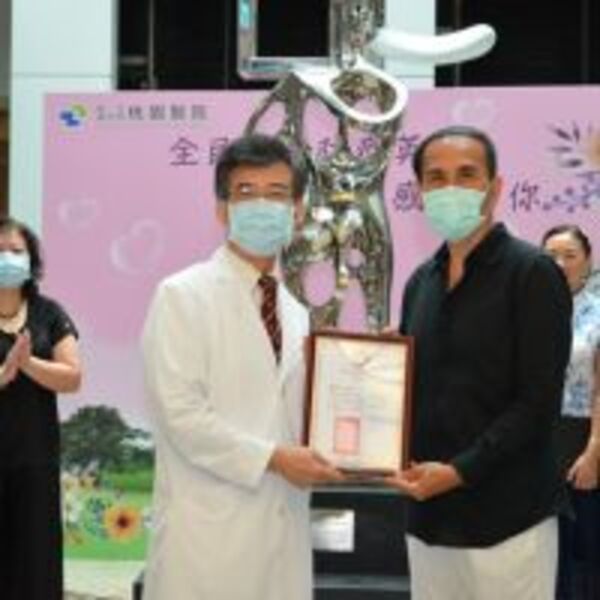 雕塑大師賴哲祥之「蛻變中的堅毅」　在桃園醫院舉辦揭幕儀式