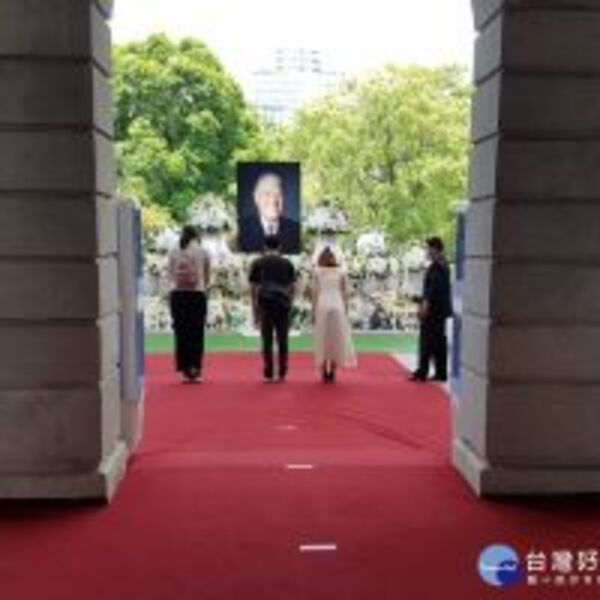李登輝14日火化　「最後巡禮」繞行總統府一周