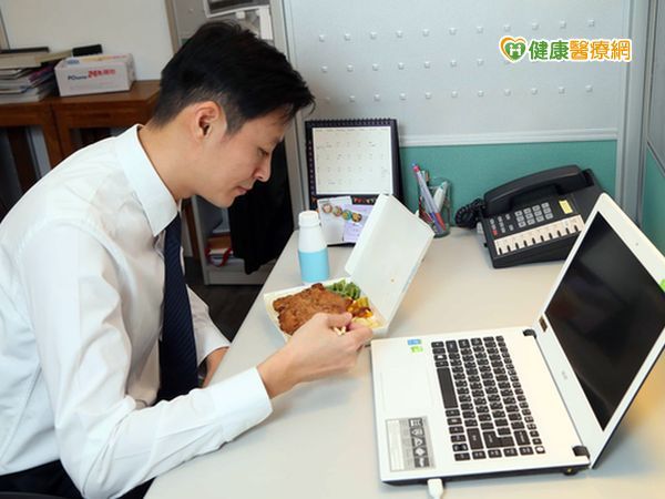 5腸勞飲食造成80萬上班族有腸瘜肉　恐大腸癌上身