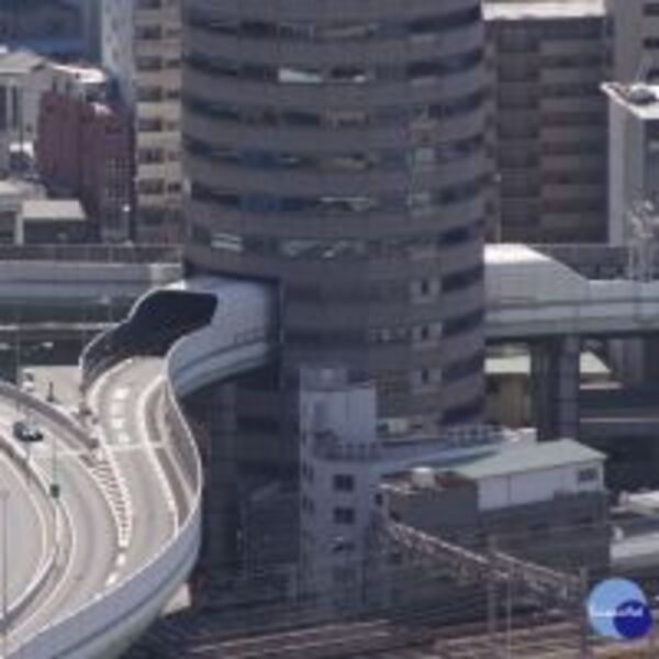 日超狂釘子戶　大廈遭高速公路「穿腸過」