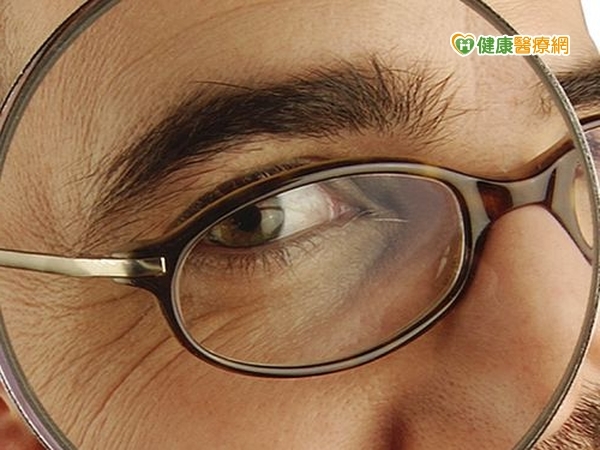 高度近視眼軸長　易受強光傷害