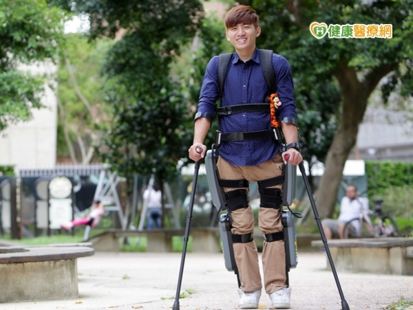 科技輔具當道　機器人腳助脊損友再行走