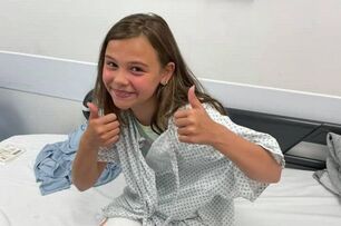 驚恐！10歲女孩體驗「高空飛索」，直徑撞上警示牌割破大腿