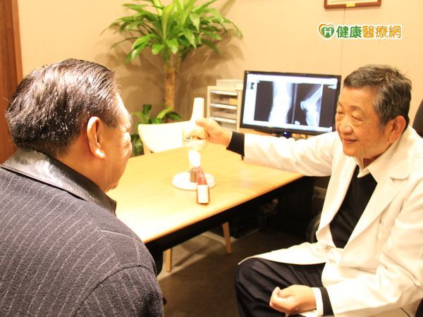 機器人換膝關節　術後健步如飛