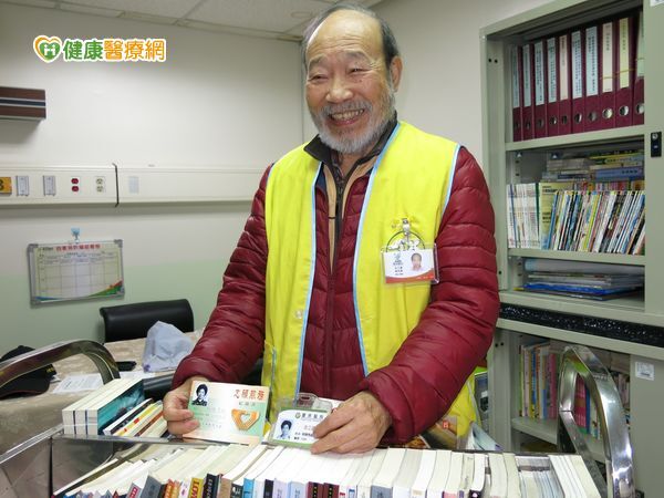 行動圖書館　讓8旬翁和天堂妻愛心相隨