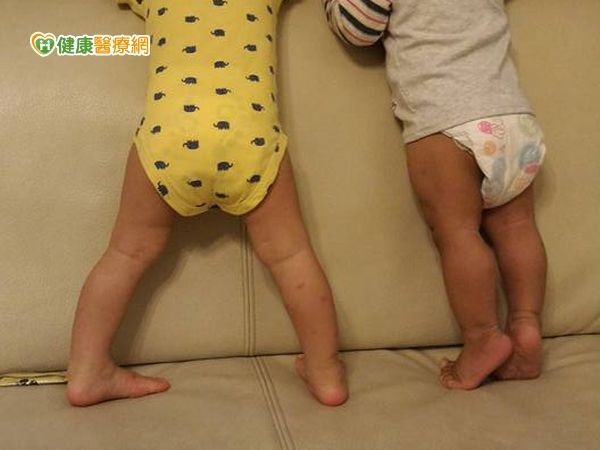 孩子習慣踮腳　小心是長短腳造成