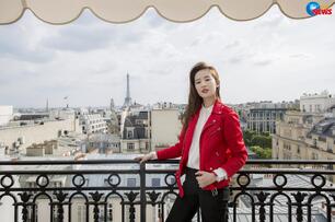 劉亦菲亮相法國巴黎瀟灑點燃環法魅力之旅