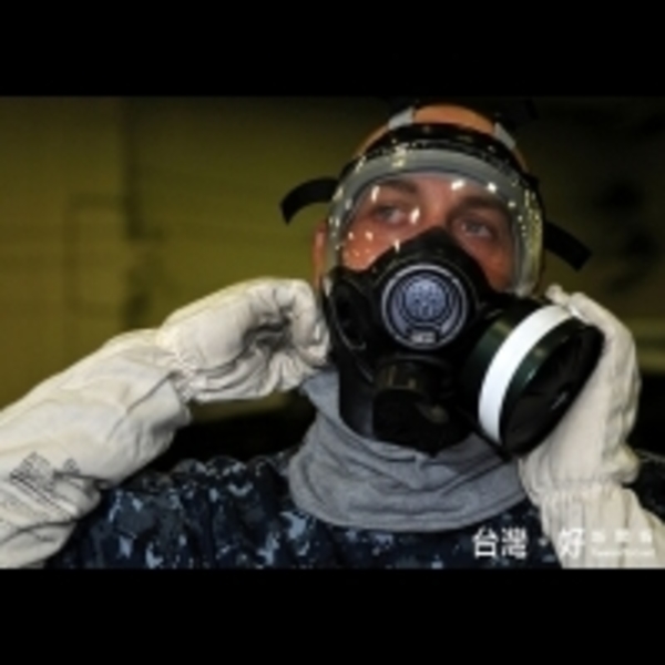 活性碳口罩效用差　勞動部說大掃除戴防毒面具最好