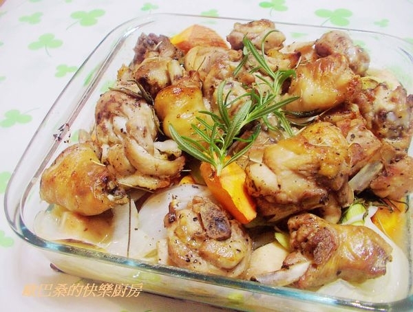 【烤箱料理】迷迭香草烤雞~ 歐巴桑的快樂廚房