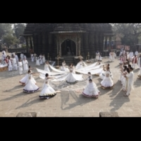 當好萊塢尬上寶萊塢！《舞動心跳》百位舞者磅礡呈現最華麗寶萊塢婚禮～打造超高難度嘻哈街舞尬印度舞！