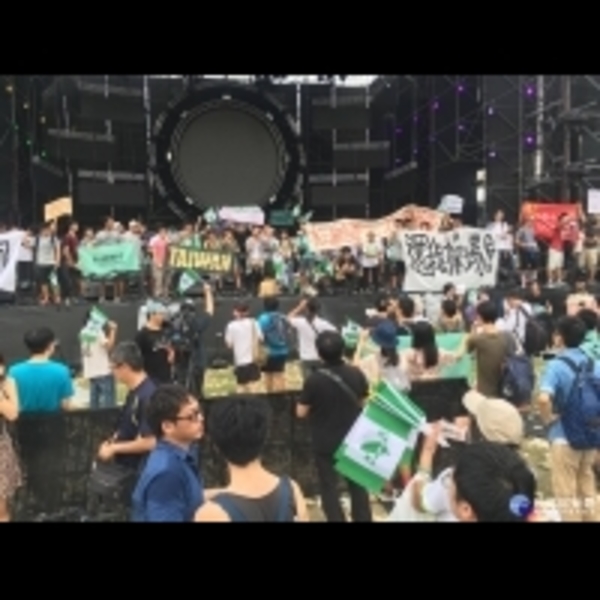 台大生佔領舞台「統戰退出校園」　中國新歌聲遭抗議取消