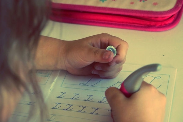 孩子一直把字寫反，怎麼辦？職能治療師教你這五種方法！