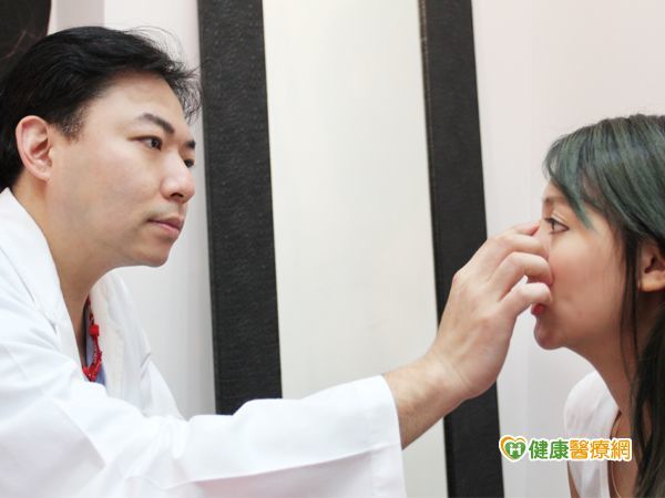 電眼「讚」翻倍　正妹開眼開人氣