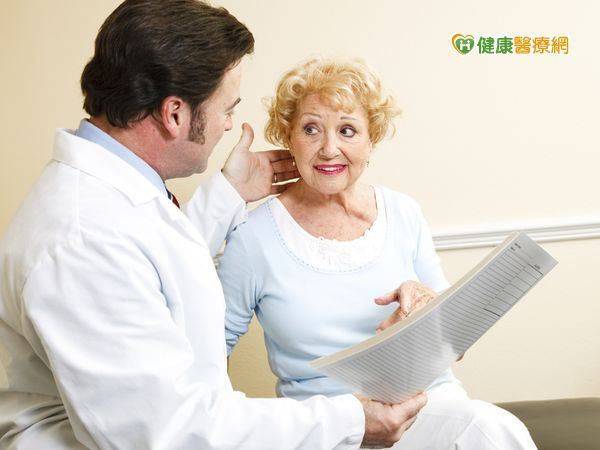 髖骨骨折術後訪視　減少併發症死亡率