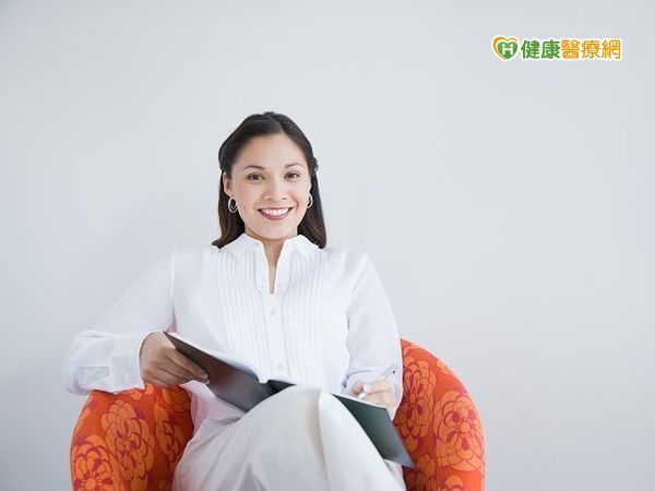 脊椎滑脫腰背痛　醫籲坐姿要端正