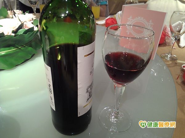喝葡萄酒有益健康　一天以300CC為限