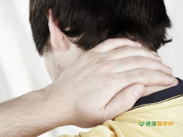 誤當五十肩忍痛　「鈣化性肌腱炎」一針止痛