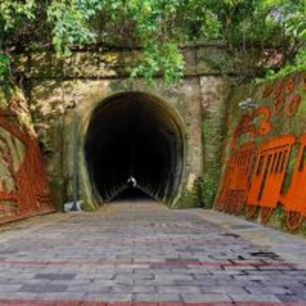 廢棄百年隧道重現風華　新北至基隆自行車道開放通行