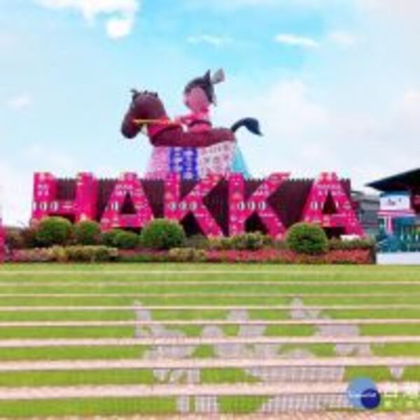 全台唯一客家風聖誕廊道　結合創新花布