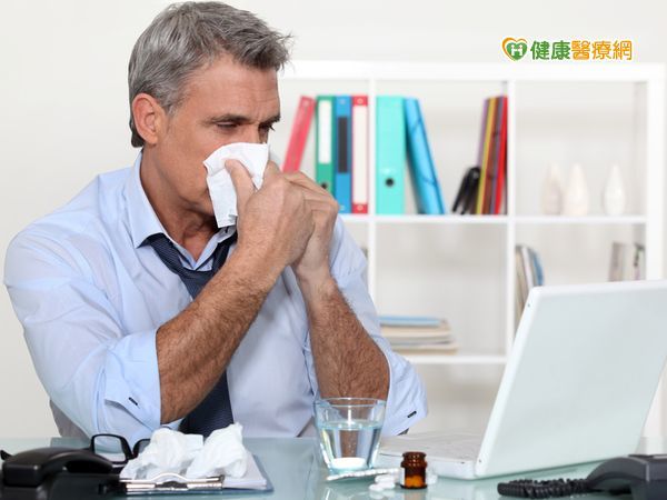 開業醫師流感重咳　竟致脊椎椎間盤突出 