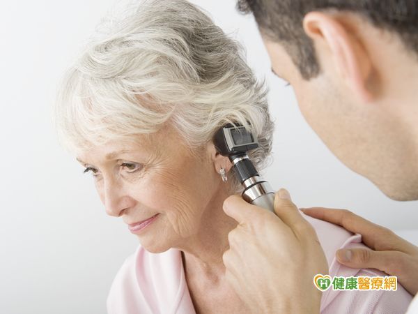 成人失聰陷憂鬱　電子耳重拾生命春天