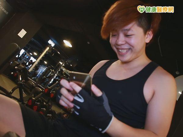 聊天簡訊回不停　運動等於沒熱身