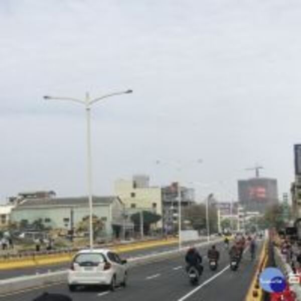 高雄中華地下道走入歷史　平面主線道提早通車