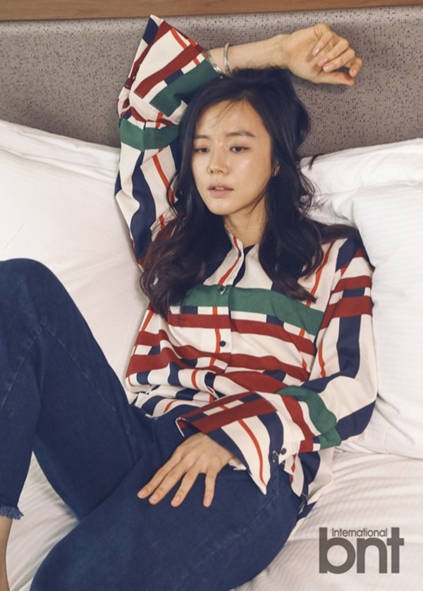 演員高娜恩拍bnt寫真 優雅盡展成熟韻味