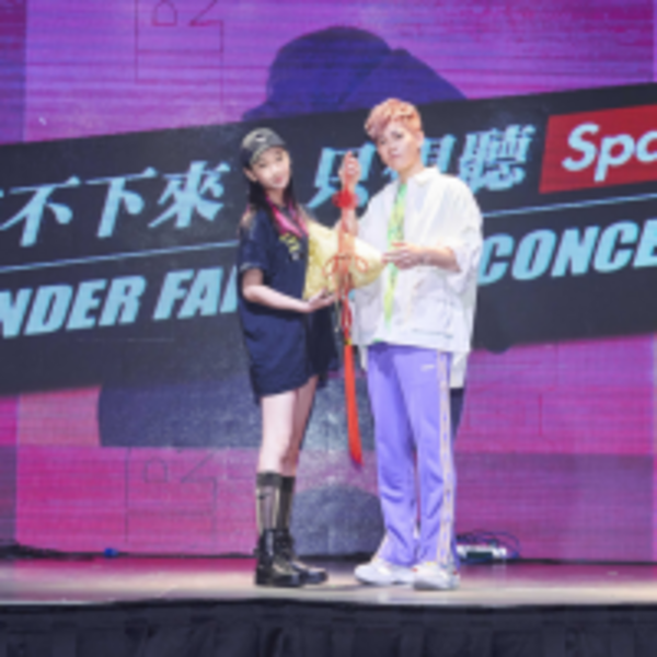 Spark首場個人演唱會爆瘦七公斤　「鄉民女神」吳卓源驚喜探班