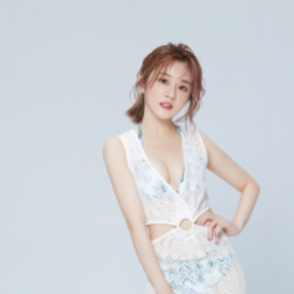 童星楊佩潔登大人！解放尺度挑戰火辣泳裝，不穿內衣長達十幾年...