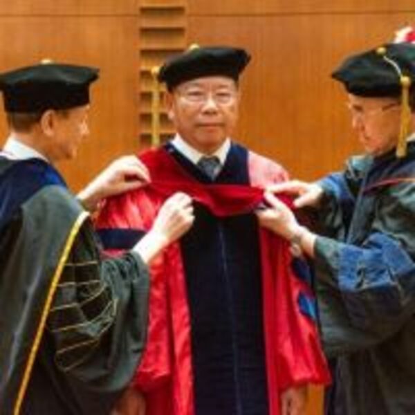 臻鼎科技董座獲頒中原大學名譽博士　鄭文燦讚桃園之光　