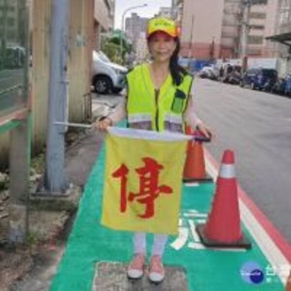 保護學童安全　龍安國小志工爭取人行道