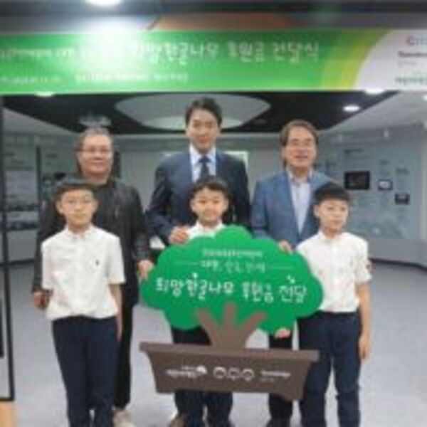 宋一國攜大韓×民國×萬歲三胞胎 進行才能捐贈展現愛心