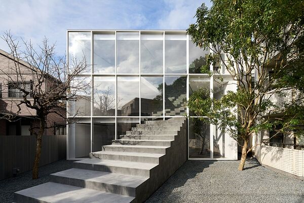 一座樓梯，創造關於空間的無限想像：東京住宅