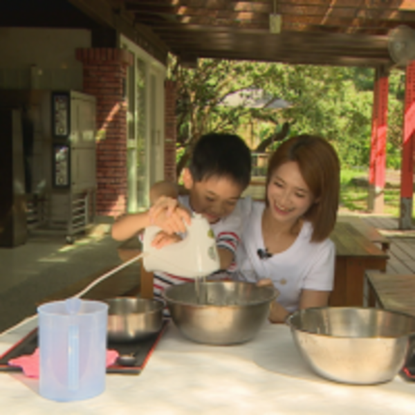 侯乃榕攜兒赴南投埔里　探討「蜂蜜」奧妙