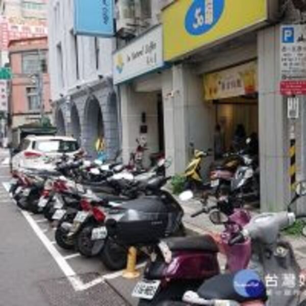 北市機車收費停車格推新政　推收費格位400元月票、全市每日1張單