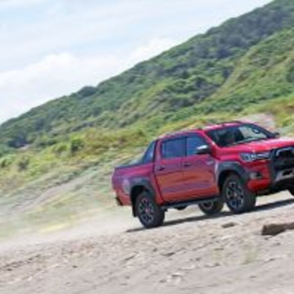 硬漢味更濃 小改款Toyota Hilux Pick up