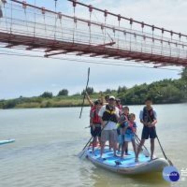 國際衝浪大賽熱鬧滾滾　到滿州觀賽、賞鷹大飽眼福