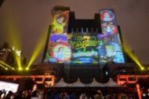 新北歡樂耶誕城正式開城　全台唯一迪士尼主題光雕秀