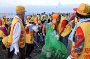 鹿港鎮秋季淨灘　清出1760公斤垃圾及回收物