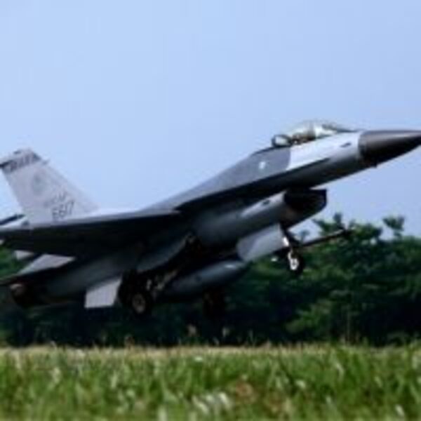 F-16戰機全面停飛　蔡英文下令徹查事故：該負責就負責