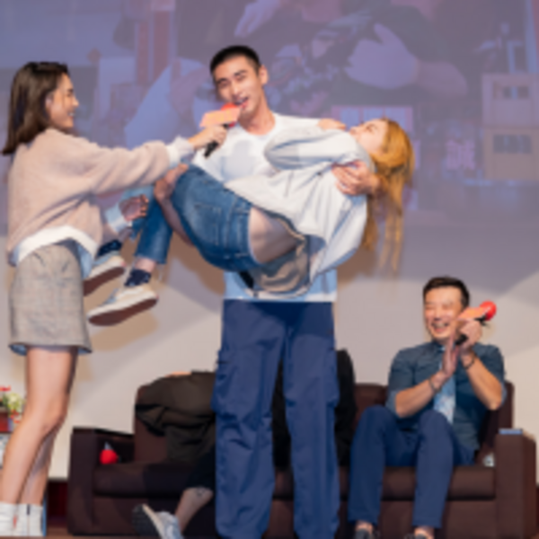 《粉紅色時光》旋風席捲校園！章廣辰公主抱幸運女學生，加碼想要人工呼吸