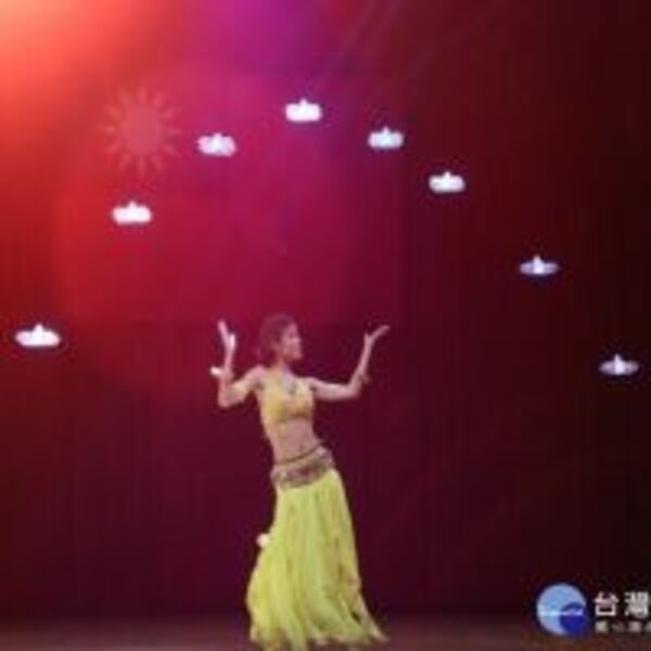 弘光辦全國首屆室內無人機群飛　酷炫燈光搭配舞者演出