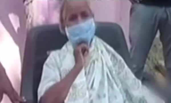 印度一老婦被醫院宣布死於新冠，家人辦完喪禮後老婦自己返回家中 