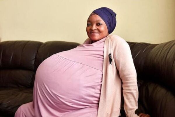 破世界紀錄！南非37歲婦女自然懷孕，產下10胞胎！網友：「簡直是最強孕媽！」