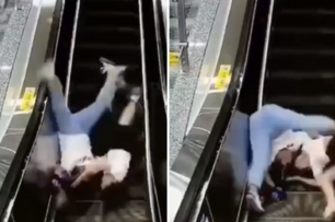 小情侶電扶梯上「按耐不住」 下秒重心不穩，2人不慎摔倒+翻一圈！