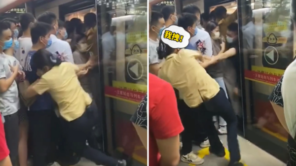 男子搭地鐵想下車卻被上車乘客推回去，下一秒被工作人員神救援！網笑翻！