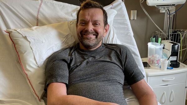 全球首例雙臂移植手術！「觸電截肢」的冰島男子23年後「重獲雙臂」，心路歷程超勵志